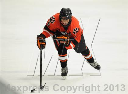 Thumbnail 1 in Darien vs. Ridgefield (FCIAC Semifinal) photogallery.