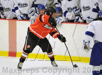 Thumbnail 2 in Darien vs. Ridgefield (FCIAC Semifinal) photogallery.