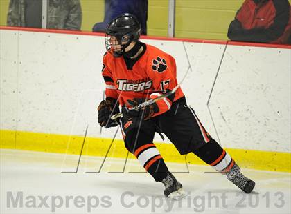 Thumbnail 2 in Darien vs. Ridgefield (FCIAC Semifinal) photogallery.
