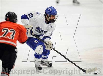 Thumbnail 3 in Darien vs. Ridgefield (FCIAC Semifinal) photogallery.