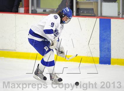 Thumbnail 2 in Darien vs. Ridgefield (FCIAC Semifinal) photogallery.