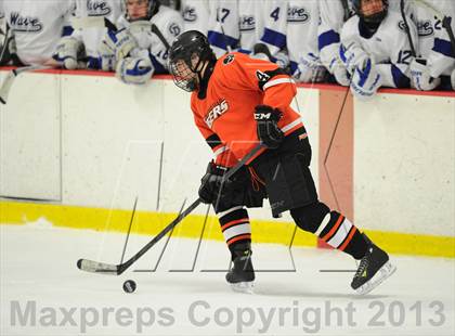 Thumbnail 1 in Darien vs. Ridgefield (FCIAC Semifinal) photogallery.