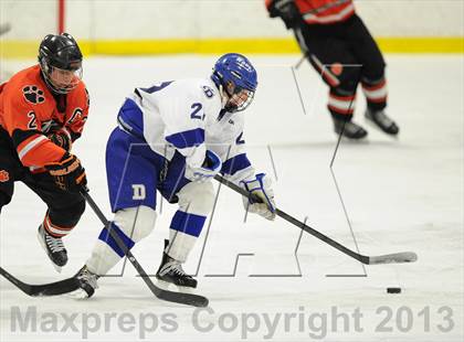 Thumbnail 3 in Darien vs. Ridgefield (FCIAC Semifinal) photogallery.