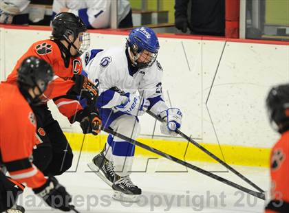 Thumbnail 1 in Darien vs. Ridgefield (FCIAC Semifinal) photogallery.
