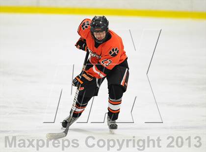 Thumbnail 2 in Darien vs. Ridgefield (FCIAC Semifinal) photogallery.