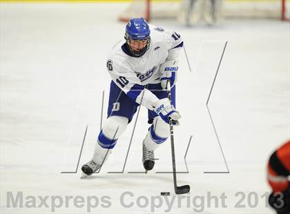 Thumbnail 1 in Darien vs. Ridgefield (FCIAC Semifinal) photogallery.