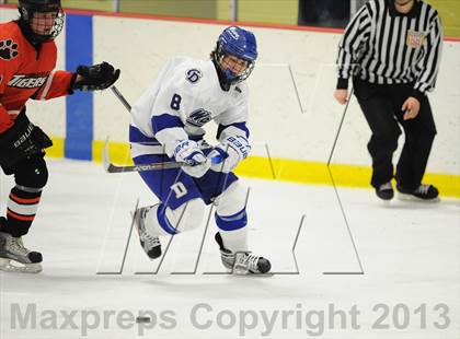 Thumbnail 2 in Darien vs. Ridgefield (FCIAC Semifinal) photogallery.