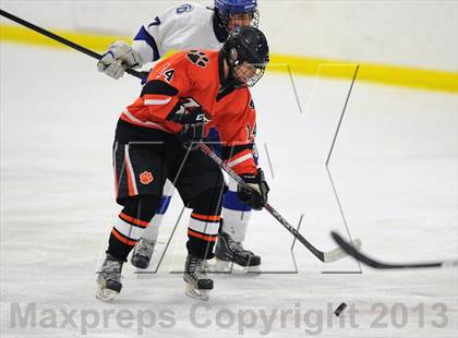 Thumbnail 1 in Darien vs. Ridgefield (FCIAC Semifinal) photogallery.