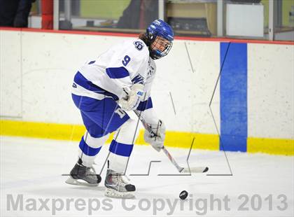 Thumbnail 1 in Darien vs. Ridgefield (FCIAC Semifinal) photogallery.