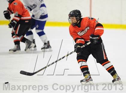 Thumbnail 3 in Darien vs. Ridgefield (FCIAC Semifinal) photogallery.