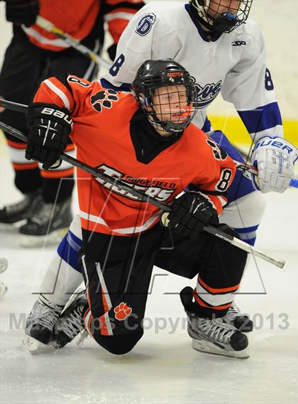 Thumbnail 3 in Darien vs. Ridgefield (FCIAC Semifinal) photogallery.