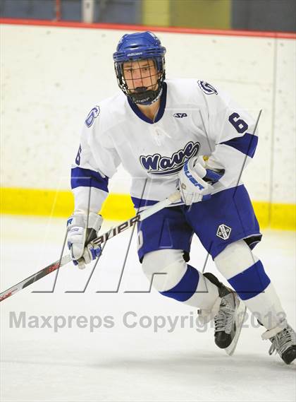 Thumbnail 2 in Darien vs. Ridgefield (FCIAC Semifinal) photogallery.