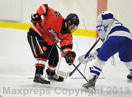 Thumbnail 3 in Darien vs. Ridgefield (FCIAC Semifinal) photogallery.
