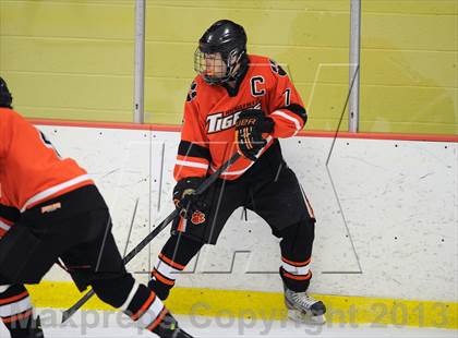 Thumbnail 3 in Darien vs. Ridgefield (FCIAC Semifinal) photogallery.