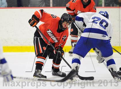 Thumbnail 3 in Darien vs. Ridgefield (FCIAC Semifinal) photogallery.
