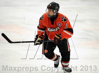 Thumbnail 3 in Darien vs. Ridgefield (FCIAC Semifinal) photogallery.