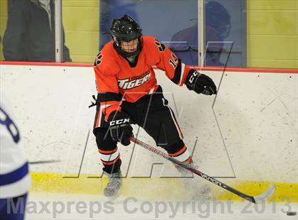 Thumbnail 2 in Darien vs. Ridgefield (FCIAC Semifinal) photogallery.