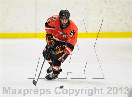 Thumbnail 2 in Darien vs. Ridgefield (FCIAC Semifinal) photogallery.