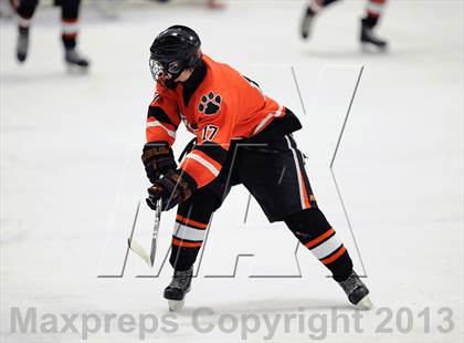 Thumbnail 1 in Darien vs. Ridgefield (FCIAC Semifinal) photogallery.