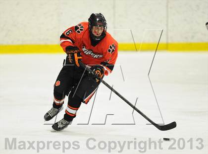 Thumbnail 3 in Darien vs. Ridgefield (FCIAC Semifinal) photogallery.