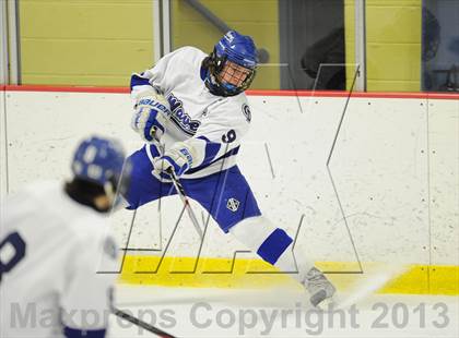 Thumbnail 2 in Darien vs. Ridgefield (FCIAC Semifinal) photogallery.