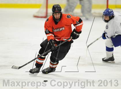 Thumbnail 3 in Darien vs. Ridgefield (FCIAC Semifinal) photogallery.