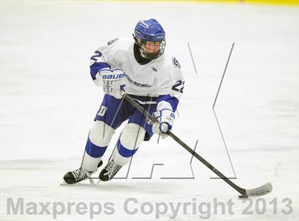 Thumbnail 2 in Darien vs. Ridgefield (FCIAC Semifinal) photogallery.