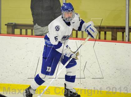 Thumbnail 2 in Darien vs. Ridgefield (FCIAC Semifinal) photogallery.