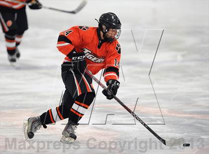 Thumbnail 3 in Darien vs. Ridgefield (FCIAC Semifinal) photogallery.