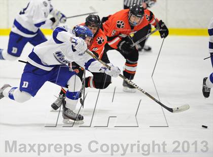 Thumbnail 2 in Darien vs. Ridgefield (FCIAC Semifinal) photogallery.