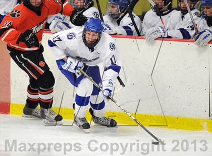 Thumbnail 3 in Darien vs. Ridgefield (FCIAC Semifinal) photogallery.