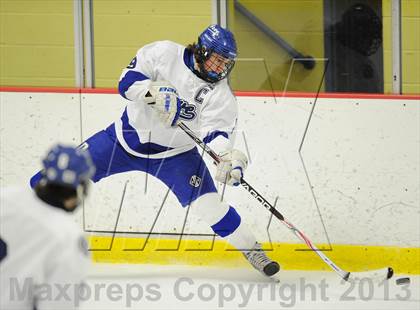 Thumbnail 1 in Darien vs. Ridgefield (FCIAC Semifinal) photogallery.