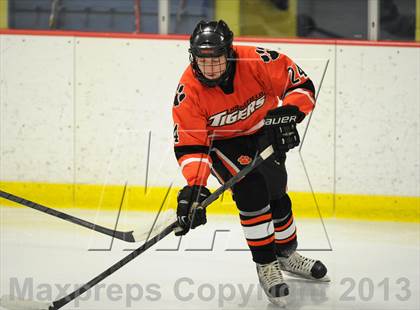 Thumbnail 2 in Darien vs. Ridgefield (FCIAC Semifinal) photogallery.