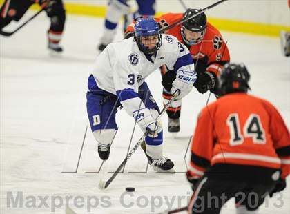Thumbnail 2 in Darien vs. Ridgefield (FCIAC Semifinal) photogallery.