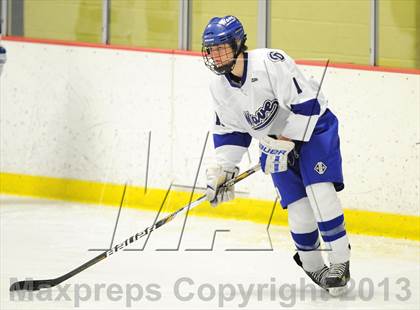Thumbnail 2 in Darien vs. Ridgefield (FCIAC Semifinal) photogallery.