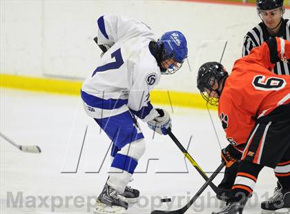 Thumbnail 2 in Darien vs. Ridgefield (FCIAC Semifinal) photogallery.