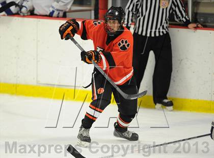 Thumbnail 3 in Darien vs. Ridgefield (FCIAC Semifinal) photogallery.