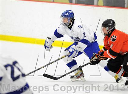 Thumbnail 2 in Darien vs. Ridgefield (FCIAC Semifinal) photogallery.