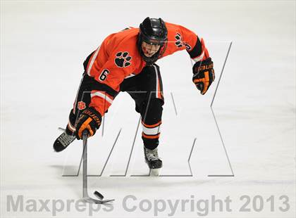 Thumbnail 2 in Darien vs. Ridgefield (FCIAC Semifinal) photogallery.