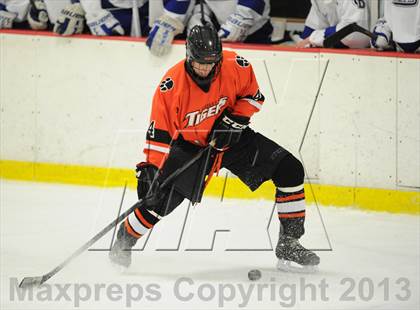 Thumbnail 2 in Darien vs. Ridgefield (FCIAC Semifinal) photogallery.