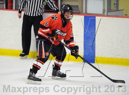 Thumbnail 2 in Darien vs. Ridgefield (FCIAC Semifinal) photogallery.