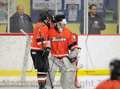 Thumbnail 3 in Darien vs. Ridgefield (FCIAC Semifinal) photogallery.