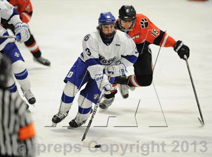 Thumbnail 2 in Darien vs. Ridgefield (FCIAC Semifinal) photogallery.