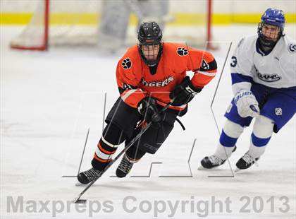 Thumbnail 2 in Darien vs. Ridgefield (FCIAC Semifinal) photogallery.