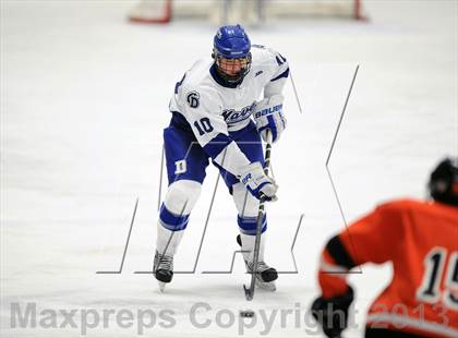 Thumbnail 2 in Darien vs. Ridgefield (FCIAC Semifinal) photogallery.