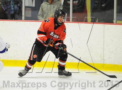 Thumbnail 3 in Darien vs. Ridgefield (FCIAC Semifinal) photogallery.