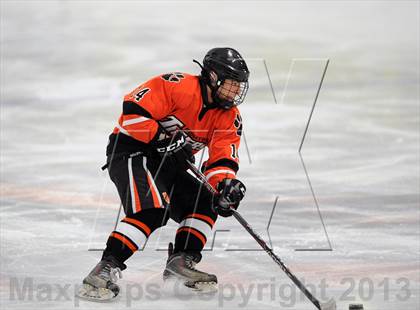 Thumbnail 2 in Darien vs. Ridgefield (FCIAC Semifinal) photogallery.