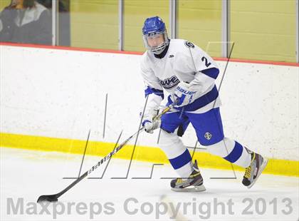 Thumbnail 3 in Darien vs. Ridgefield (FCIAC Semifinal) photogallery.