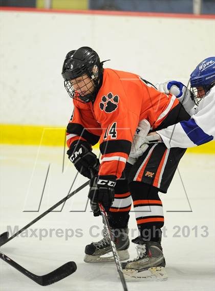 Thumbnail 2 in Darien vs. Ridgefield (FCIAC Semifinal) photogallery.