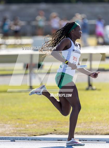 Thumbnail 3 in UF Relays (Saturday - 4 x 200 Meter) photogallery.